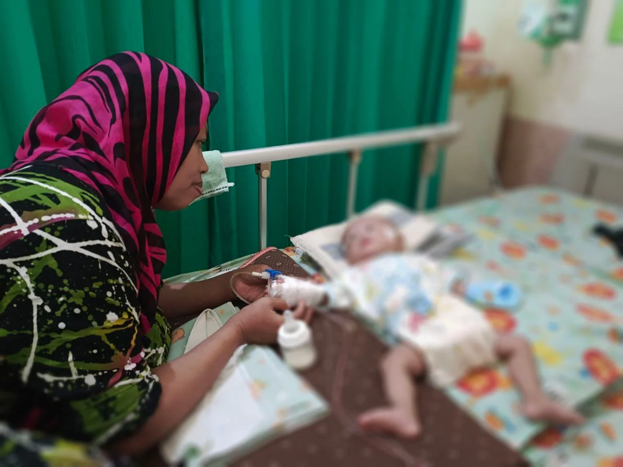 Dengan dukungan dari BPJS Kesehatan, Dewi kini mendapatkan perawatan medis terbaik yang dibutuhkan untuk kondisi jantungnya.