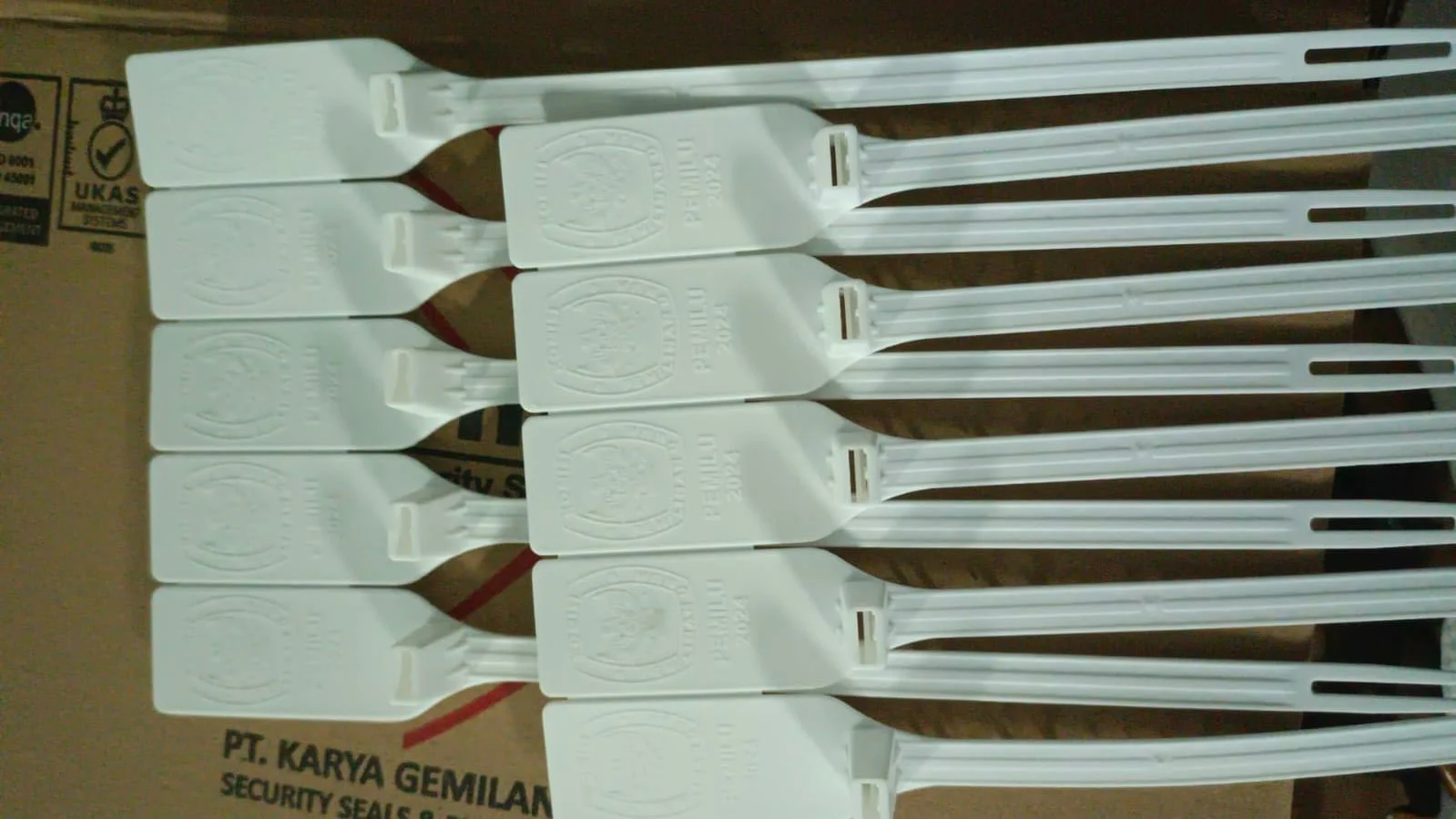 KABEL TIES - Logistik Pemilu 2024 berupa kabel ties telah tiba di gudang KPU Kabupaten Pekalongan (26/11/2023 - dok. Istimewa