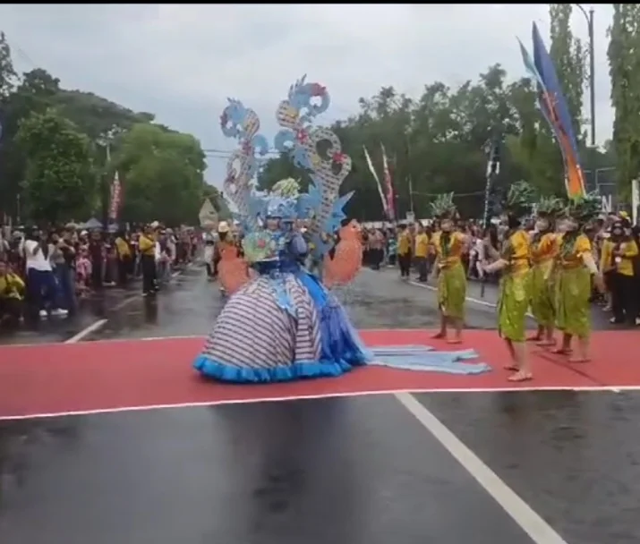 DEKRANASDAY - Gelaran Karnaval Batik dalam memeriahkan hari jadi Dewan Kerajinan Nasional Daerah (26/11/2023 - dok. Istimewa)