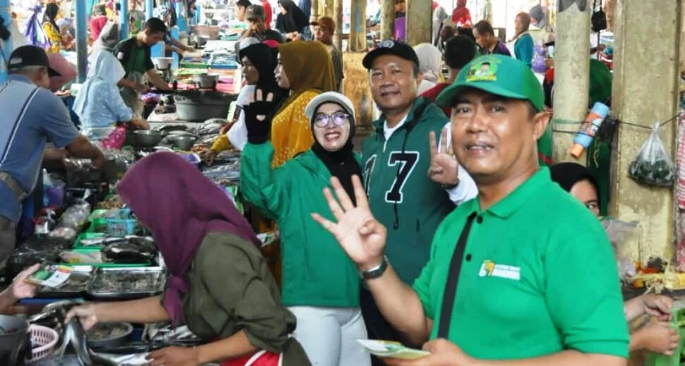 KAMPANYE - Sejumlah calon legislatif yang ikut berkompetisi dalam Pemilu 2024 menjadikan pasar sebagai target kampanye mereka (dok. Istimewa)