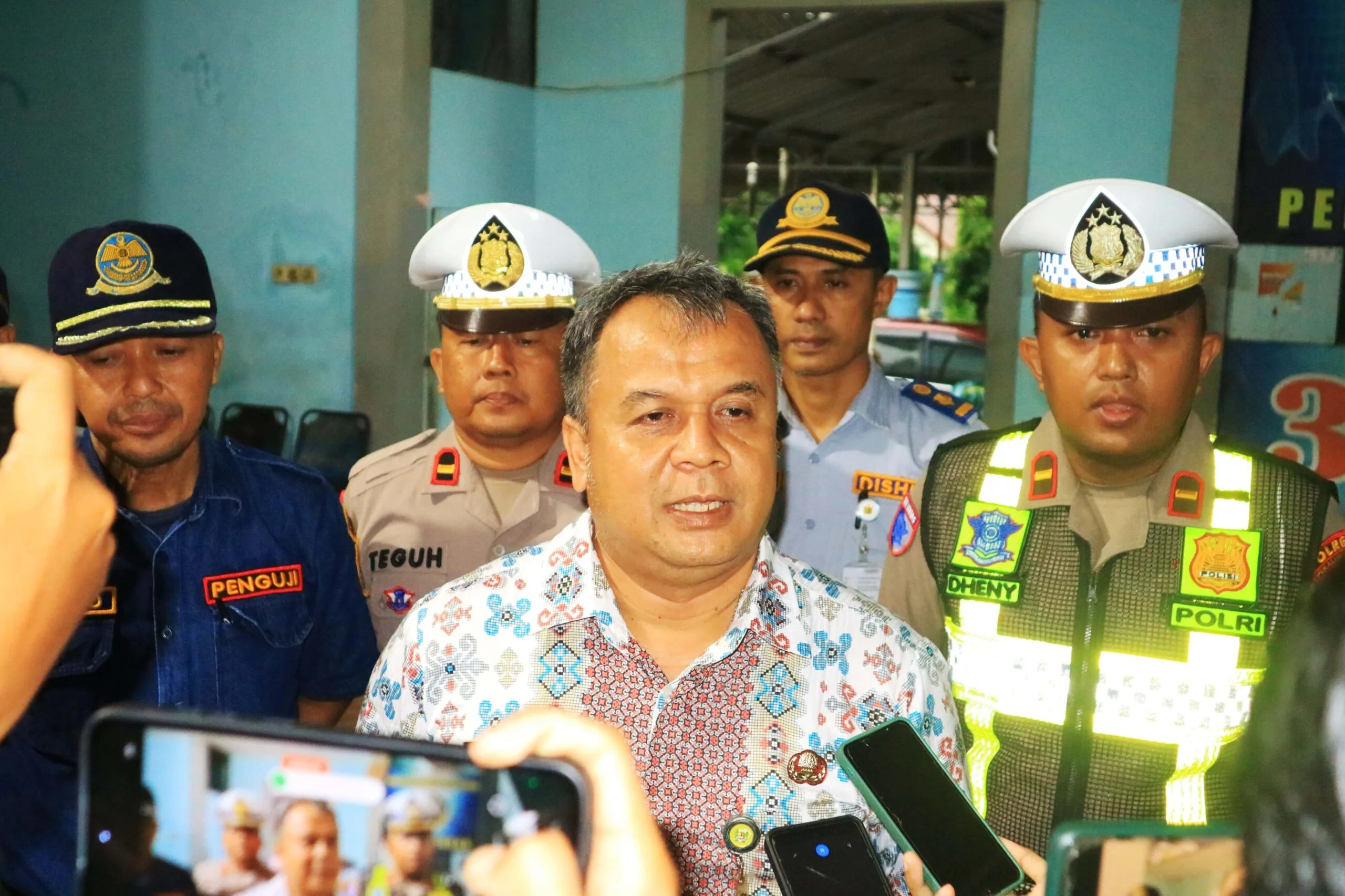 RAMCEK - Kepala Dinas Perhubungan Kabupaten Pekalongan, Agus Purwanto saat memberikan keterangan usai pelaksanaan ramcek di terminal Kajen (10/12/24 - Dok. Bagus Rasika FM)