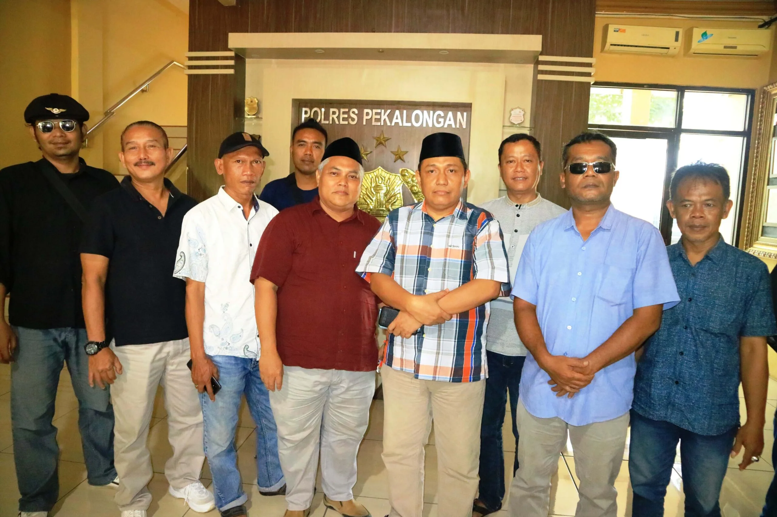 PASCA PILKADA - Sejumlah aktifis yang tergabung dalam "Sahabat Ghoni" bersilaturahmi ke Polres Pekalongan (Dok. Bagus Rasika FM Pekalongan)