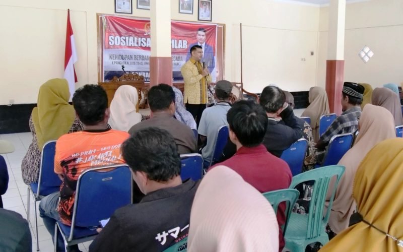 Anggota DPR RI Komisi X Fraksi Partai Golkar, Ashraff Abu, menyampaikan paparan saat kegiatan sosialisasi Empat Pilar Kebangsaan di Kota Pekalongan, Jawa Tengah, Rabu (11/3/2026).