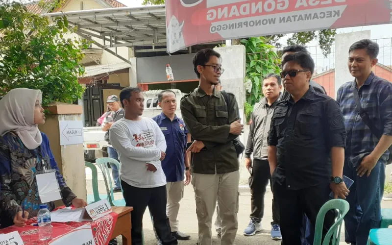 PANTAU - Kaposda BIN Kabupaten Pekalongan, Bambang Purwadi saat lakukan pantauan TPS bersama KPU dan Bawaslu Kabupaten Pekalongan (14/02/2024 - dok. Bagus Rasika FM)
