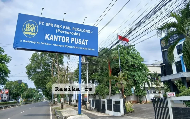 Gedung kantor pusat PT BPR BKK Kabupaten Pekalongan (Perseroda). Kinerja sejumlah indikator BKK disebut mengalami penurunan di tengah penyidikan Kejati Jawa Tengah terkait dugaan korupsi penyaluran kredit (dok. Bagus - Rasika FM)