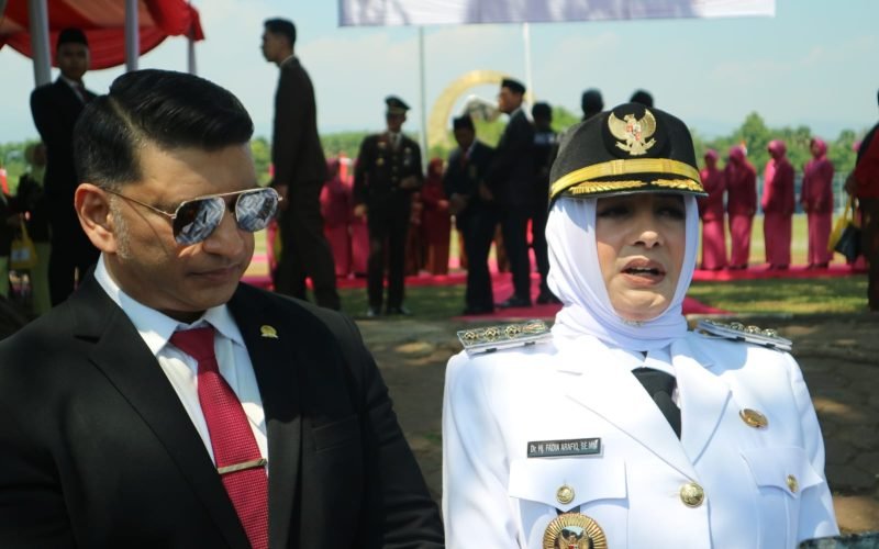 Bupati Fadia saat memberikan keterangan pers terkait peniadaan program lima hari sekolah di Kabupaten Pekalongan (17/08/2025 - dok. Bagus/Rasika FM Pekalongan)