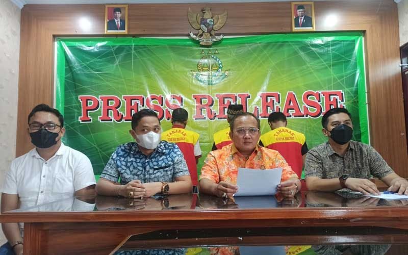 Berkas-Lengkap,-Tiga-Tersangka-Korupsi-Pupuk-Segera-Disidangkan