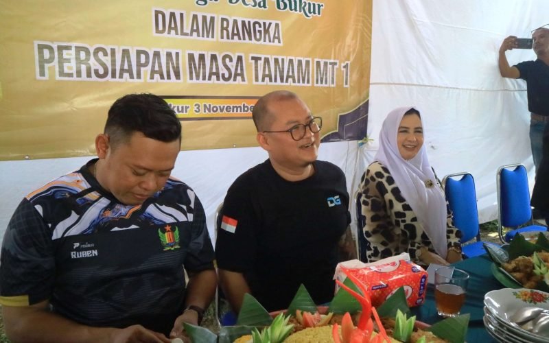 Fadia Arafiq saat menghadiri tasyakuran dalam rangka pembukaan bendungan Gembiro (Dok. Bagus Rasika FM)