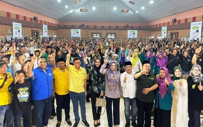 BERIMAN - Ribuan tim gabungan dari berbagai unsur menghadiri apel besar untuk memenangkan paslon Fadia - Sukirman (dok. Istimewa)