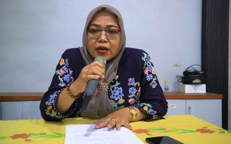 FURODAH - Plt. Kabag. Kesra, Fatiroh memberikan penjelasan soal isu Bupati Fadia berangkat haji melalui jalur TPHD (dok. Rasika Pekalongan)