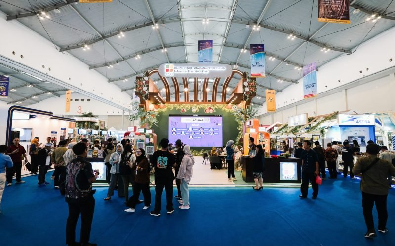 Pengunjung mengunjungi stan Badan Pengelola Dana Perkebunan (BPDP) dalam Trade Expo Indonesia (TEI) ke-41 di ICE BSD City, Tangerang, Banten, Rabu (14/10/2026). Pameran ini menjadi ajang promosi produk perkebunan Indonesia untuk memperluas pasar ekspor. (Dok. Istimewa)