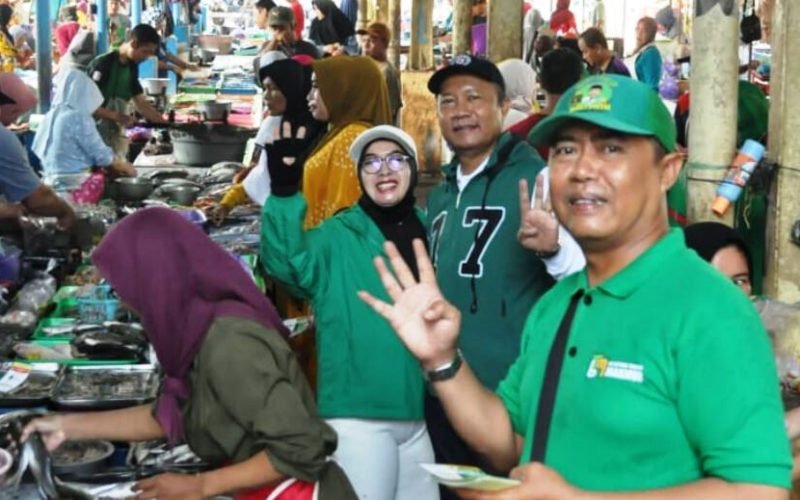 KAMPANYE - Sejumlah calon legislatif yang ikut berkompetisi dalam Pemilu 2024 menjadikan pasar sebagai target kampanye mereka (dok. Istimewa)