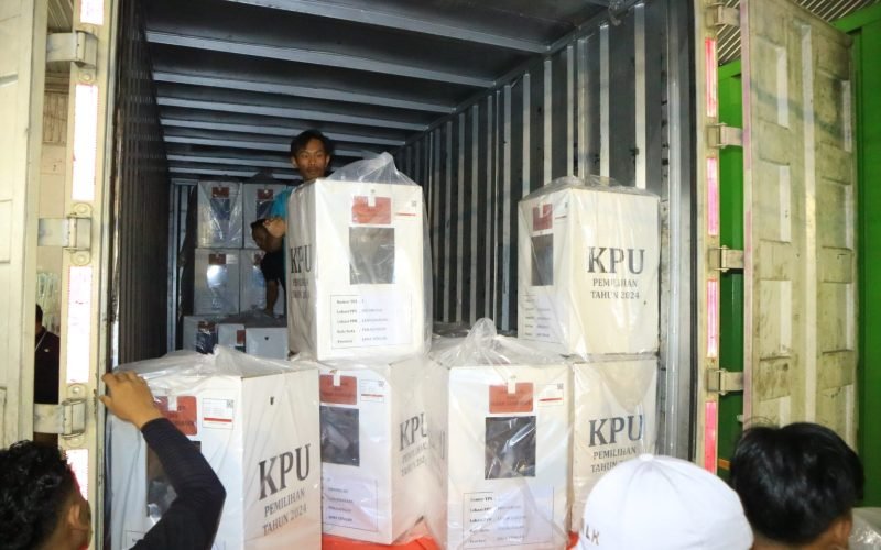 LOGISTIK - Logistik Pilkada 2024 dari gudang KPU siap didistribusikan ke 19 Kecamatan di Kabupaten Pekalongan (20/11/2024 - dok. Bagus Rasika FM Pekalongan)