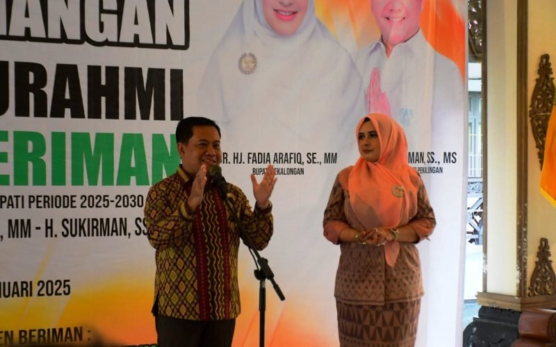 BERIMAN - Pasangan calon Bupati dan Wakil Bupati Pekalongan, Fadia Arafiq dan Sukirman menggelar tasyakuran atas ditetapkan oleh KPU Kabupaten Pekalongan sebagai Bupati terpilih dalam Pilkada 2024 (dok. Prokompim