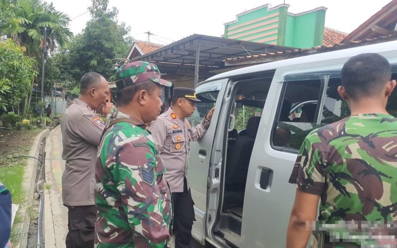 PATROLI GABUNGAN - Pori dan TNI mengaman ODGJ yang meresahkan warga (dok. Humas)