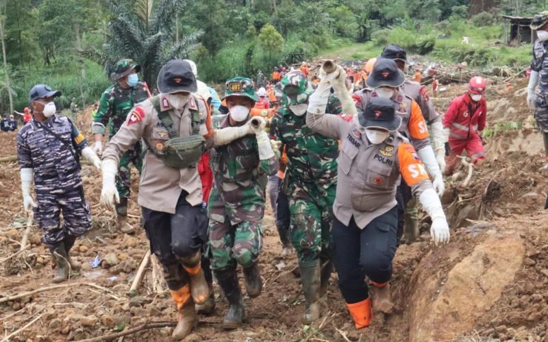 Di hari ke 5 bencana longsor Petungkriyono, petugas gabungan kembali berhasil menemukan 2 korban (dok. Humas)