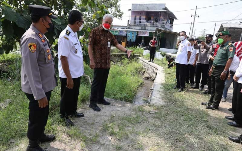 Ganjar-Cek-Banprov-ke-Desa-Desa--Ojo-Dikorupsi