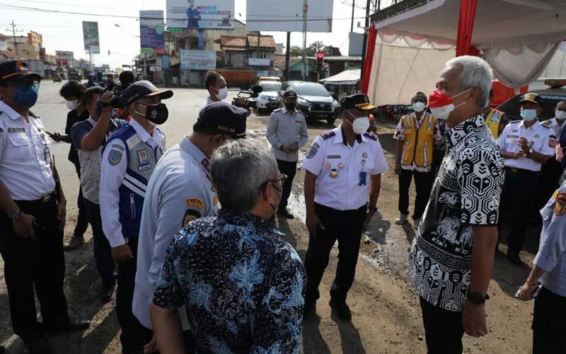 Ganjar-Cek-Jalur-Mudik-Selatan-Jateng-Jalannya-Bagus,-Waspadai-Kecelakaan
