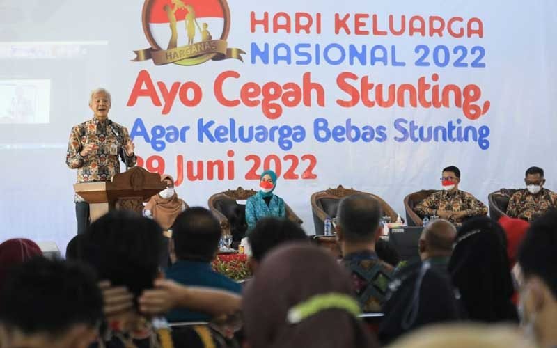 Gubernur Jawa Tengah Ganjar Pranowo memberikan arahan dalam acara HARGANAS 2022di Desa Watukumpul, Kecamatan Parakan, Kabupaten Temanggung, Rabu (29/6).