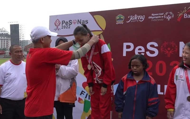 Gubernur Jawa Tengah Ganjar Pranowo saat dalam ajang Pekan Special Olympics Nasional (PeSONas) 2022 di GOR Tri Lomba Juang, Kota Semarang, Rabu (6/7/2022).