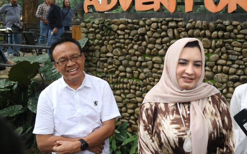 Bupati Fadia saat wawancara dengan media terkait rencana program Pemkab. Pekalongan di periode yang akan datang (dok. Bagus Rasika FM)