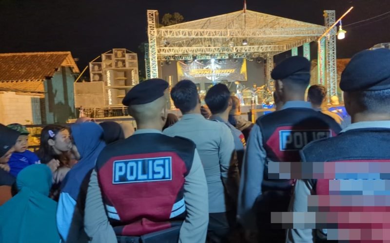 KAMTIBMAS - Polres Pekalongan dan jajarannya melakukan pengamanan disejumlah hiburan masyarakat dalam merayakan libur lebaran (dok. Humas)