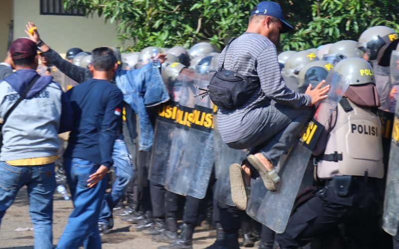 Polres menggelar simulasi penanganan demontrans yang humanis (dok. Humas)