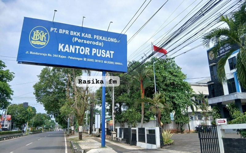 PT BPR BKK Kabupaten Pekalongan (Perseoroda) di Kajen, yang tengah menjadi sorotan terkait kasus kredit macet usaha budidaya porang dan kini masih dalam tahap penyelidikan Kejaksaan Negeri Pekalongan (dok. Bagus - Rasika FM)