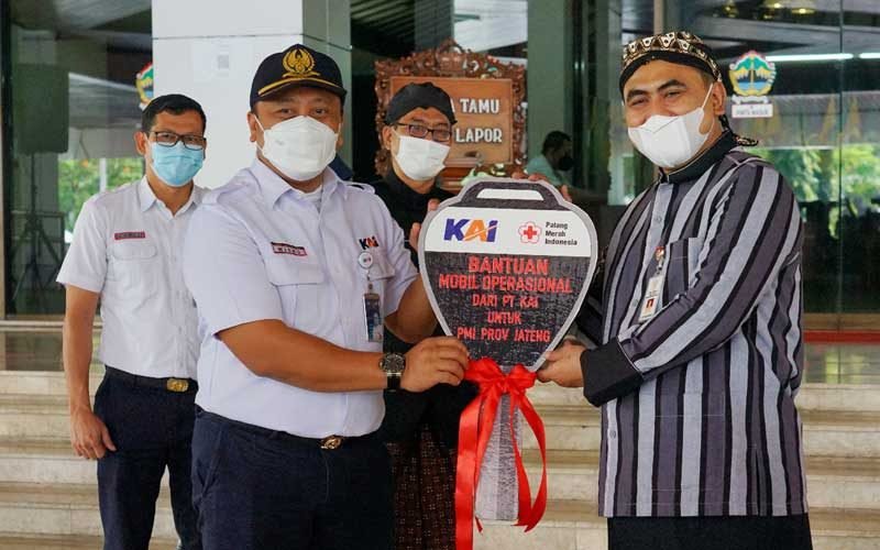 Jelang-Angkutan-Lebaran,-KAI-Berikan-Bantuan-Mobil-Operasional-kepada-PMI-Jawa-Tengah