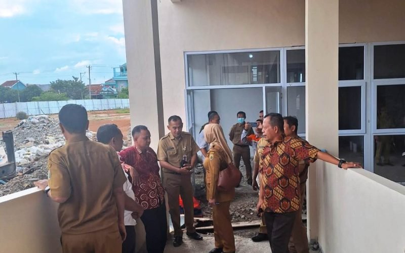 MONITORING - Ketua DPRD Kabupaten Pekalongan, Abdul Munir melakukan monitoring selesainya pembangunan tahap I RSUD Kabupaten Pekalongan di Wiradesa (dok. Istimewa)