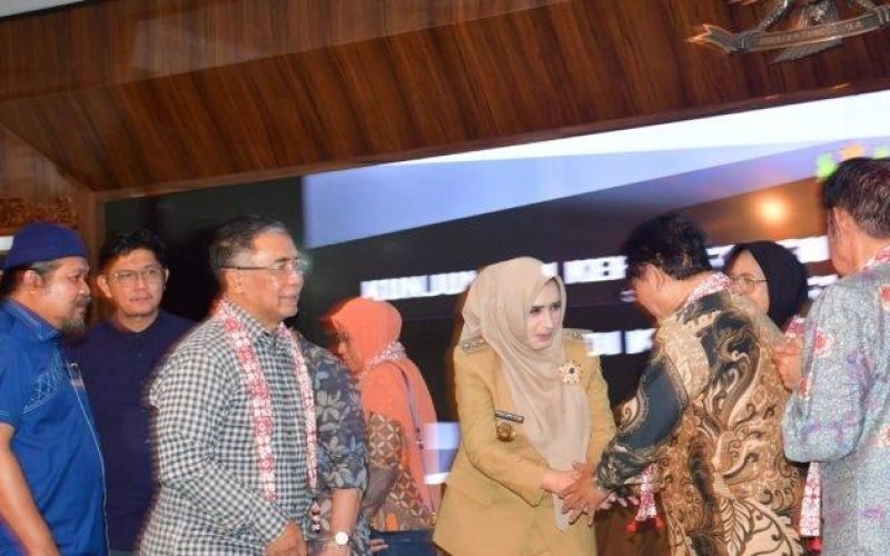 Komisi X DPR RI melakukan kunjungan kerja di Kabupaten Pekalongan dan diterima langsung oleh Bupati Pekalongan Fadia Arafiq di aula Setda setempat.


Artikel ini telah tayang di TribunJateng.com dengan judul Ini yang Disampaikan Bupati Pekalongan Fadia saat Terima Kunjungan Kerja Anggota Komisi X DPR RI, https://jateng.tribunnews.com/2024/02/01/ini-yang-disampaikan-bupati-pekalongan-fadia-saat-terima-kunjungan-kerja-anggota-komisi-x-dpr-ri. (Dok. Istimewa)