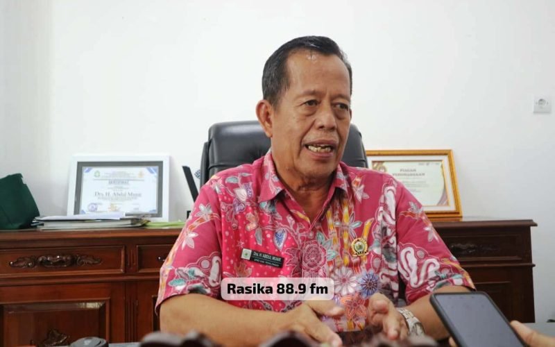 Ketua DPRD Kabupaten Pekalongan, Abdul Munir, memberikan keterangan kepada sejumlah wartawan di Kompleks Setda Kabupaten Pekalongan, Senin (9/3/2026 - dok. Bagus - Rasika FM Pekalongan)