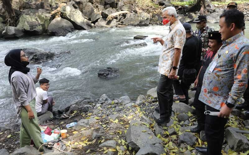 Gubernur Jawa Tengah Ganjar Pranowo saat di Desa Sikasur, Kecamatan Belik, Kabupaten Pemalang, Kamis (28/7/2022).