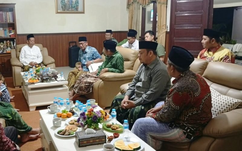 Sejumlah kiai dan tokoh agama Kabupaten Pekalongan berkumpul membahas polemik Simbang Kulon Night Carnival (SKNC) 2026 serta pentingnya pendampingan dan edukasi terhadap kreativitas generasi muda agar tetap sejalan dengan nilai agama dan norma masyarakat (dok. istimewa)
