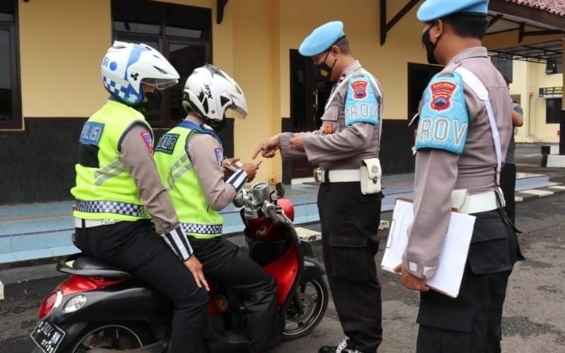 POLISI 1