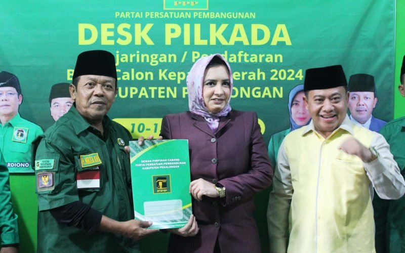 PILKADA 2024 - Fadia Arafiq dan Sukirman saat penyerahan berkas pendaftaran ke PPP (10/06/2024 - Dok. Bagus - rasikapekalongan.com)