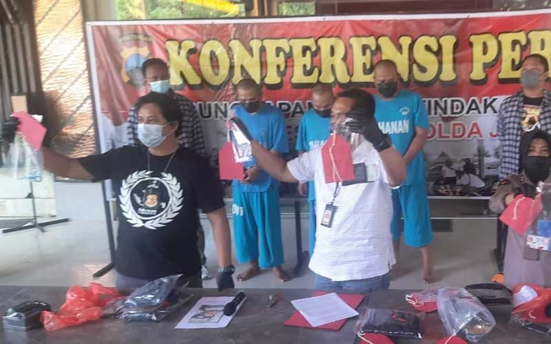 Polda-Jateng-Ungkap-Pencurian-Modus-Ganjal-ATM,-Korban-Merugi-Ratusan-Juta