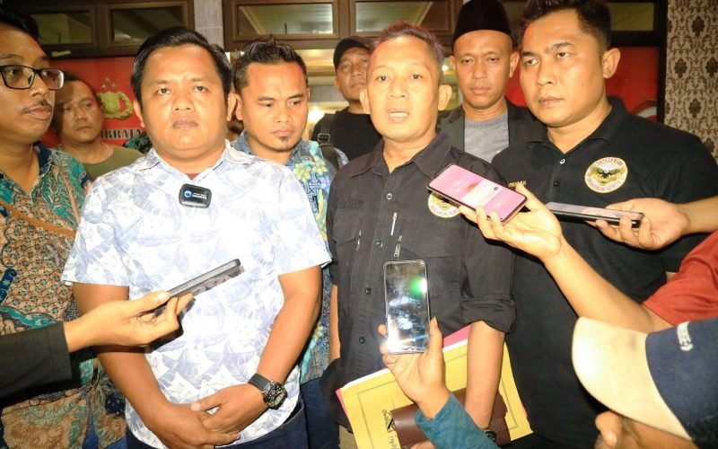 RESTORATIVE JUSTICE - Buntut saling lapor dari insiden perang batu berakhir dengan damai dan kedua belah pihak saling memaafkan (11/10/2024 - dok. Bagus Rasika FM Pekalongan)
