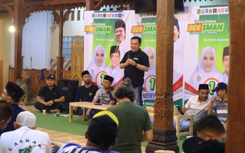 BERIMAN - Calon wakil Bupati dari paslon 1, Sukirman saat orasi politik dalam koordinasi dan konsolidasi dengan laskar Beriman se-Kabupaten Pekalongan (05/11/2024 - dok. Bagus Rasika FM)