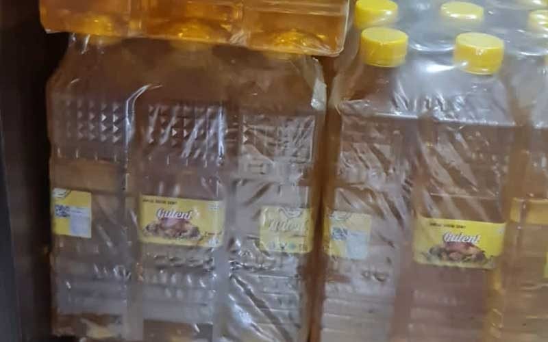 Satgas-Pangan-Polda-Jateng-menemukan-ratusan-liter-minyak-goreng-kemasan-yang-diduga-tidak-memiliki-izin-edar
