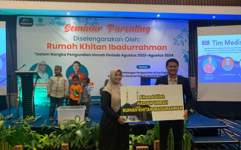 Seminar Parenting yang di gelar oleh Rumah Khitan Ibadurrahman Kajen dan memberikan hadiah kepada peserta yang beruntung (08/09/24 – dok. Istimewa)