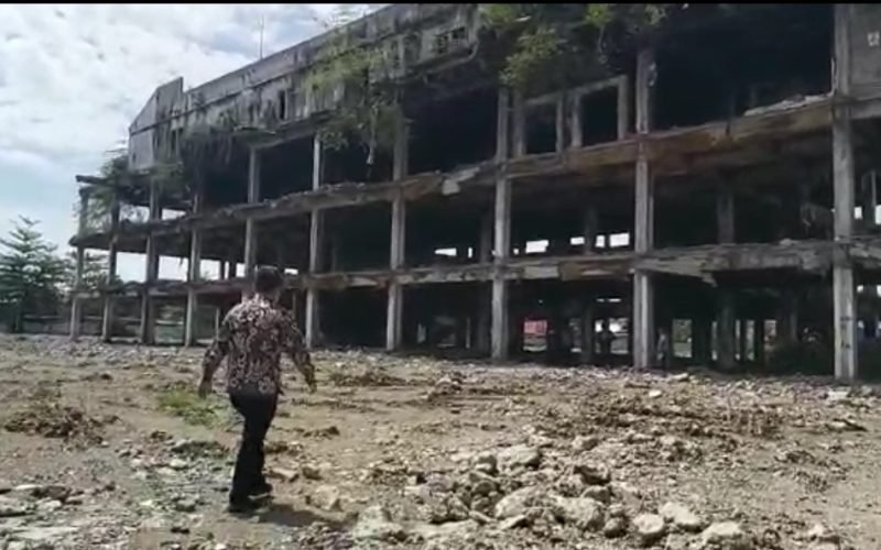 Walikota Pekalongan HA Afzan Arslan Djunaid, SE meninjau langsung area eks Pasar Banjarsari