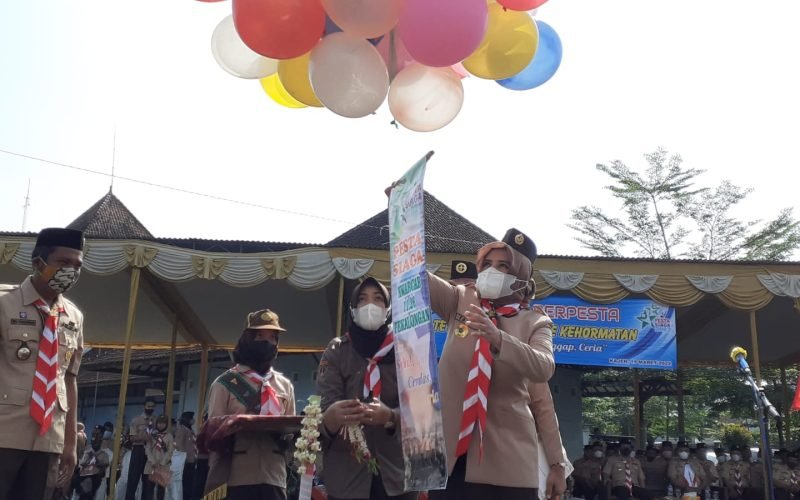 Bupati Pekalongan sekaligus Majelis Pembimbing Cabang, Fadia Arafiq, saat membuka Pesta Siaga Kwarcab Pekalongan (19/03/2022)