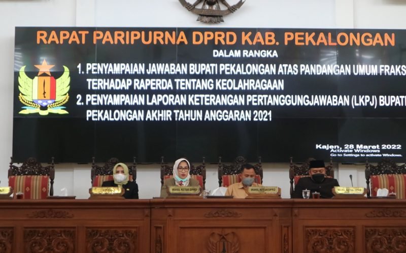 Rapat paripurna penyampaian jawaban bupati Pekalongan atas pandangan umum fraksi-fraksi terhadap Raperda tentang keolahragaan dan penyampaian laporan keterangan pertanggungjawaban (LKPJ) Bupati Pekalongan  Akhir Tahun Anggaran 2021 (28/03/2022)