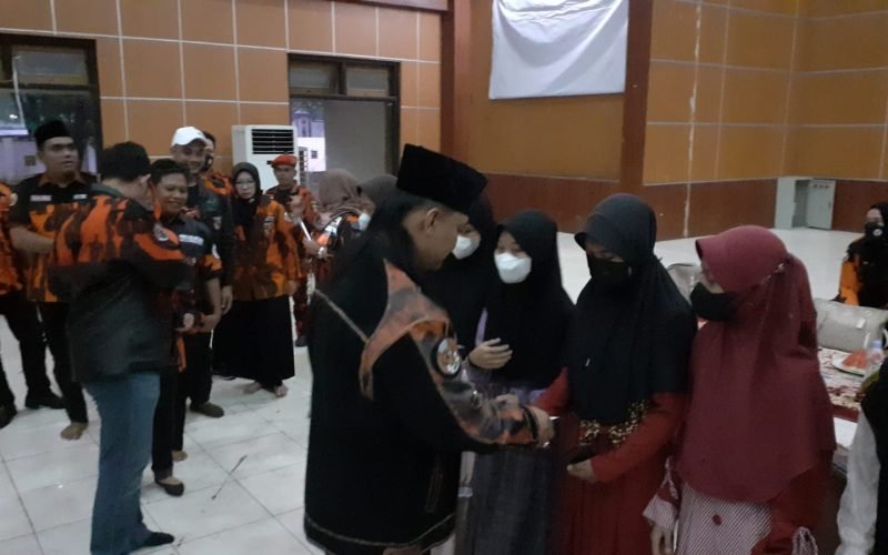 MPC Pemuda Pancasila Kab. Pekalongan menggelar kegiatan silaturahmi antar kader dan santunan anak yatim (10/04/2022)