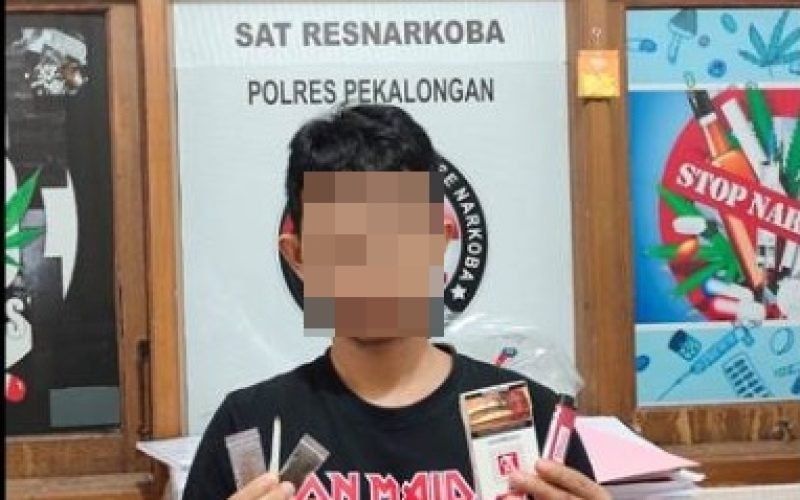 NARKOBA - Pelaku dan barang bukti narkoba berupa ganja dan tembakau sintetis (02/10/2023 - dok. Humas)