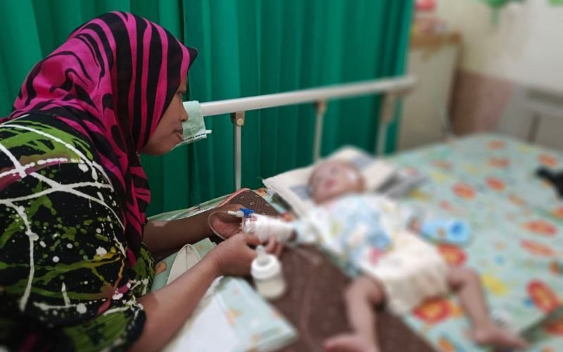 Dengan dukungan dari BPJS Kesehatan, Dewi kini mendapatkan perawatan medis terbaik yang dibutuhkan untuk kondisi jantungnya.