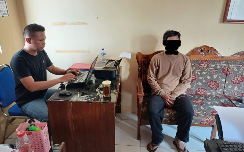 CURANMOR - Petugas saat menginterogasi pelaku pencurian motor dengan TKP di Bojong Minggir Bojong (dok. Humas)