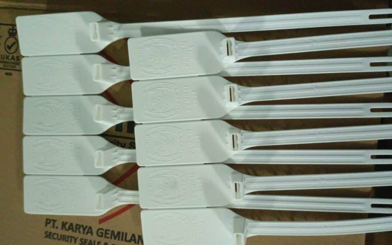 KABEL TIES - Logistik Pemilu 2024 berupa kabel ties telah tiba di gudang KPU Kabupaten Pekalongan (26/11/2023 - dok. Istimewa