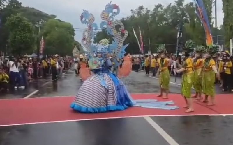 DEKRANASDAY - Gelaran Karnaval Batik dalam memeriahkan hari jadi Dewan Kerajinan Nasional Daerah (26/11/2023 - dok. Istimewa)